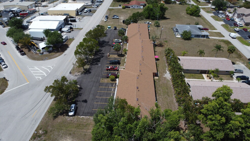 1031 SE 9th St, Cape Coral, FL à vendre - Photo de l’immeuble – Image 2 sur 16
