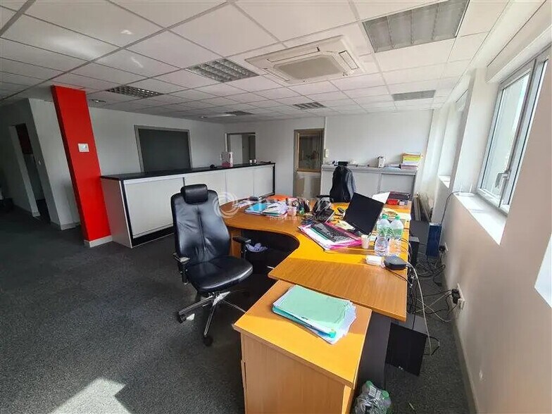 Bureau dans Scy-Chazelles à vendre - Photo de l’immeuble – Image 3 sur 10