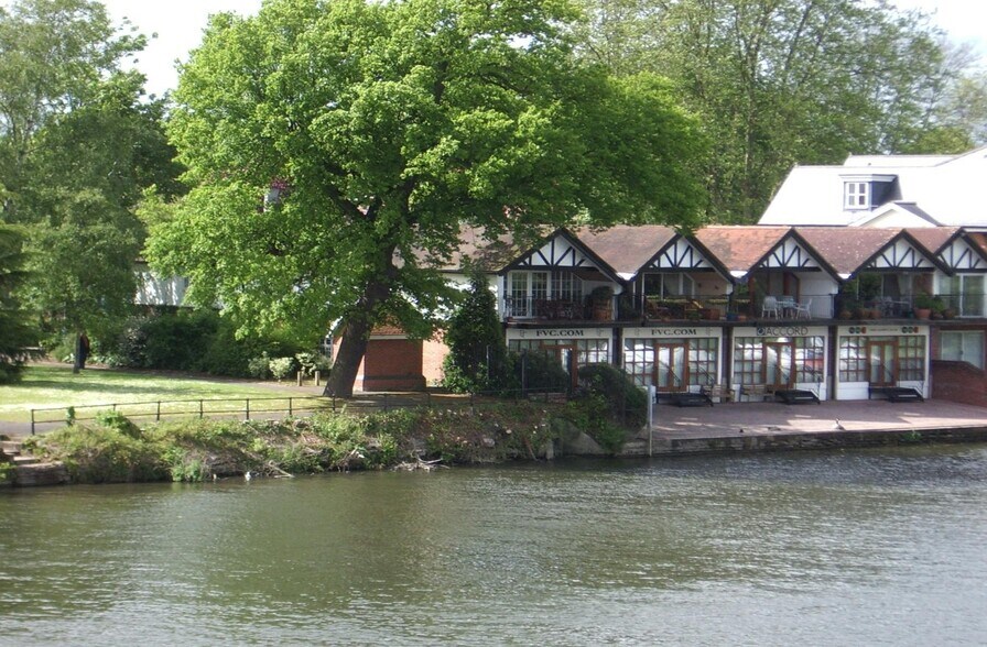 Ray Mead Rd, Maidenhead à louer - Photo de l’immeuble – Image 1 sur 6