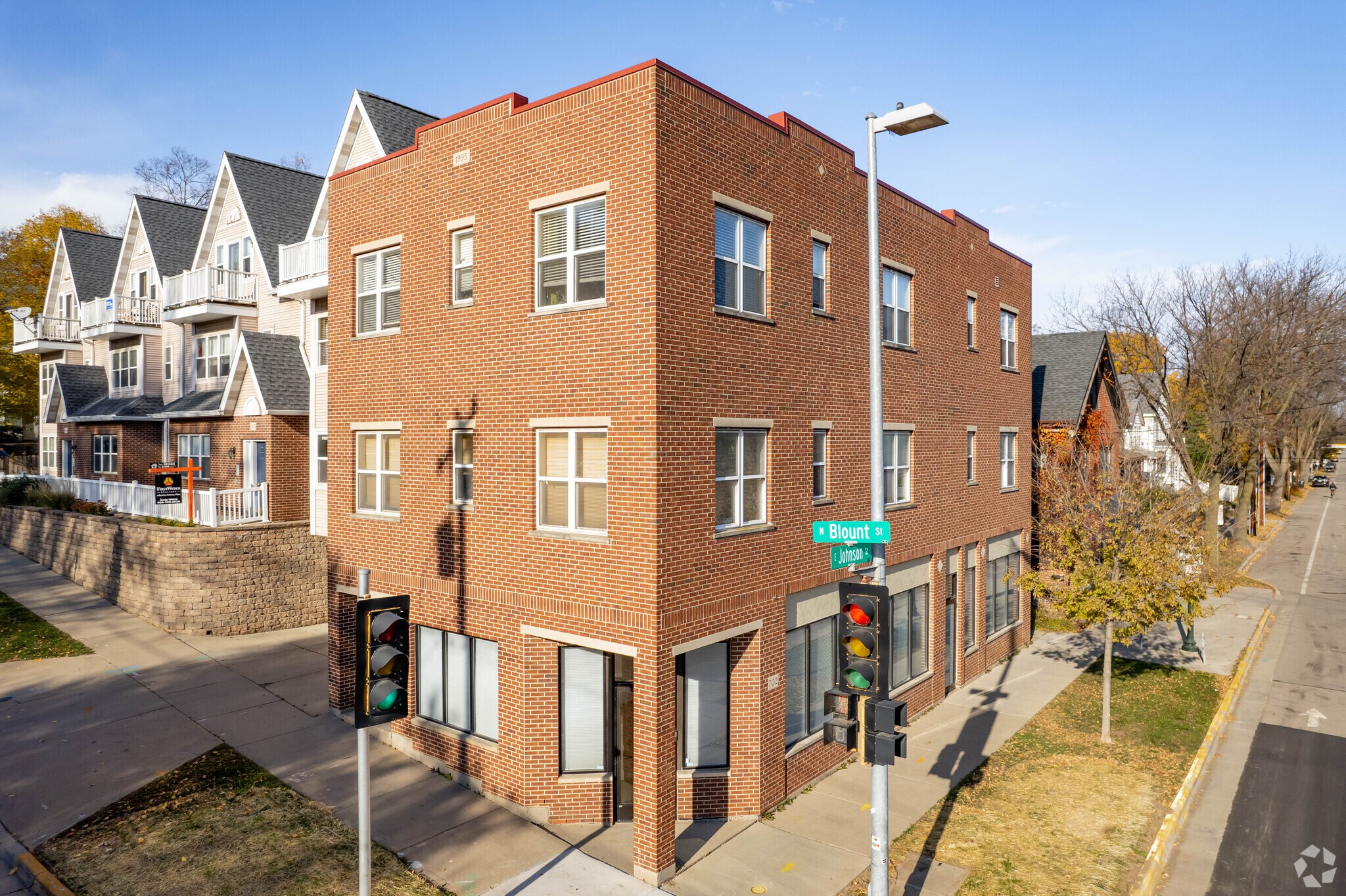 702 E Johnson St, Madison, WI à vendre Photo principale– Image 1 sur 9