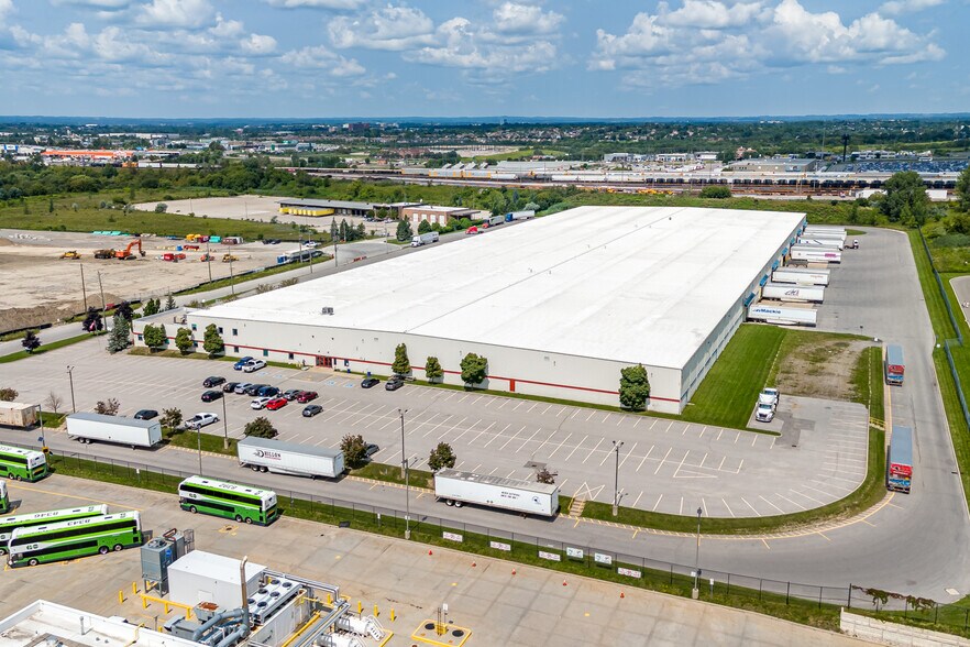 999 Boundary Rd, Oshawa, ON à louer - Photo de l’immeuble – Image 3 sur 9