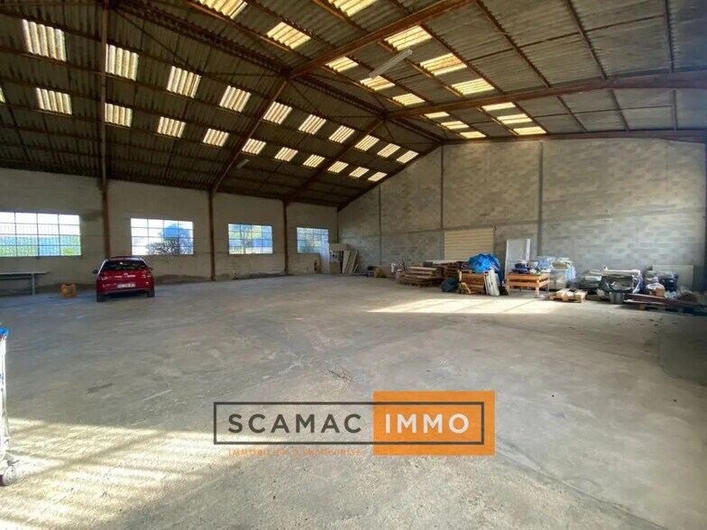 Industriel/Logistique dans Gardanne à louer - Photo de l’immeuble – Image 3 sur 4