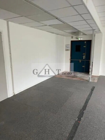 Bureau dans La Courneuve à louer - Photo de l’immeuble – Image 3 sur 7