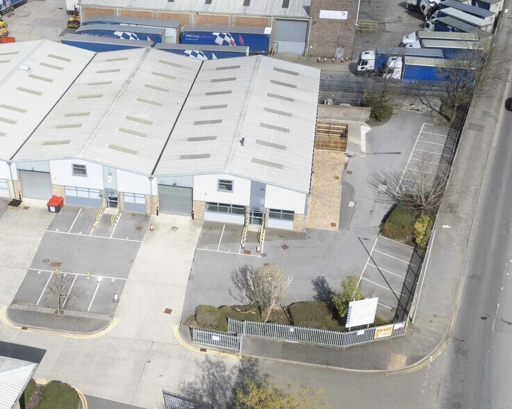 4 Ravenseft Park, Swindon à louer - Aérien – Image 2 sur 8