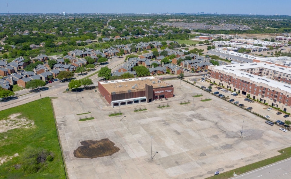 1130 W Trinity Mills Rd, Carrollton, TX à vendre Photo principale– Image 1 sur 82