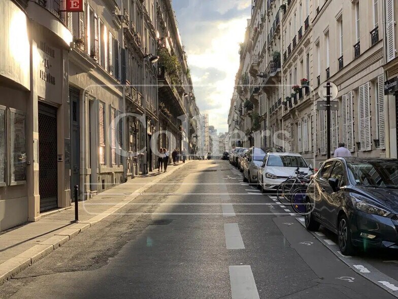 5 Rue La Bruyère, Paris à louer - Photo de l’immeuble – Image 1 sur 3