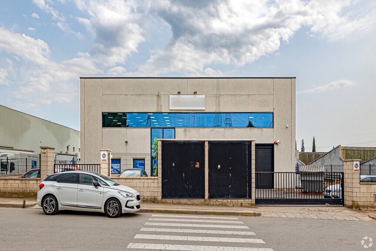 Industriel/Logistique dans Rubí, Barcelona à louer Photo de l’immeuble– Image 1 sur 3