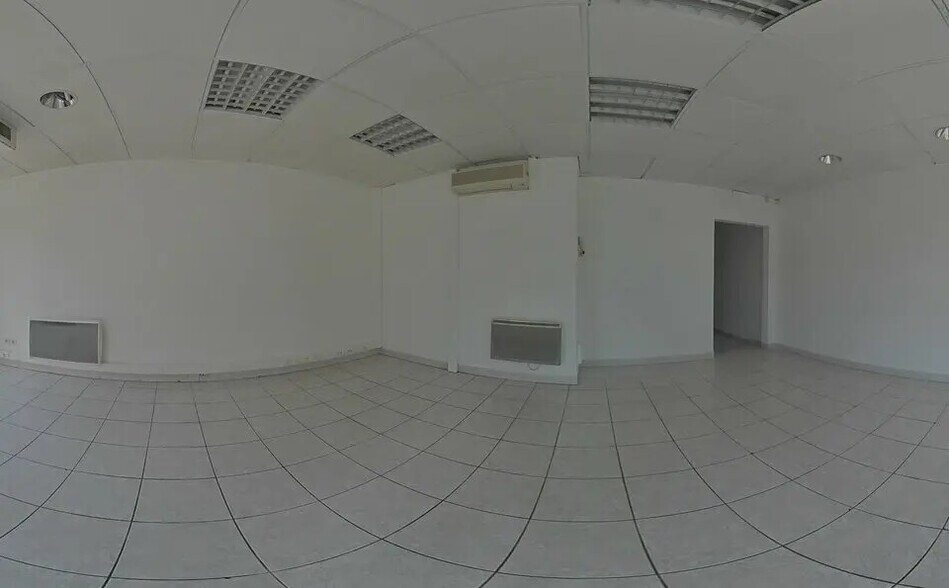 Local commercial dans Montpellier à louer - Photo de l’immeuble – Image 3 sur 3