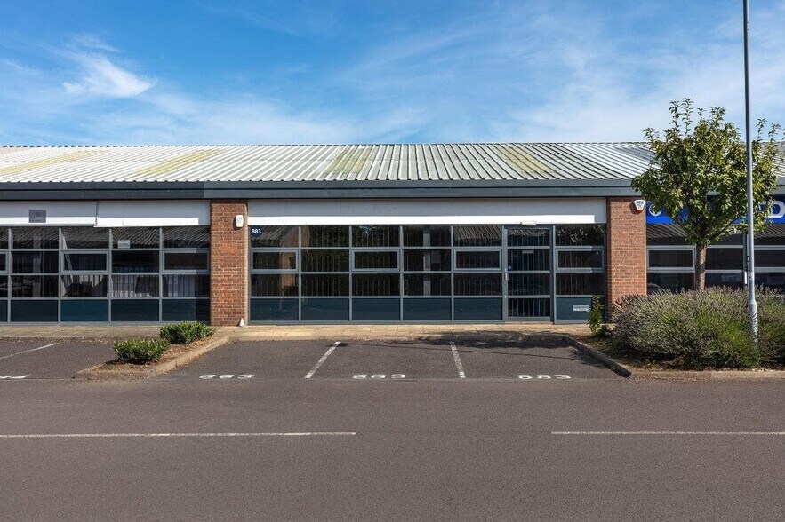 882 Plymouth Rd, Slough à louer - Photo de l’immeuble – Image 2 sur 17