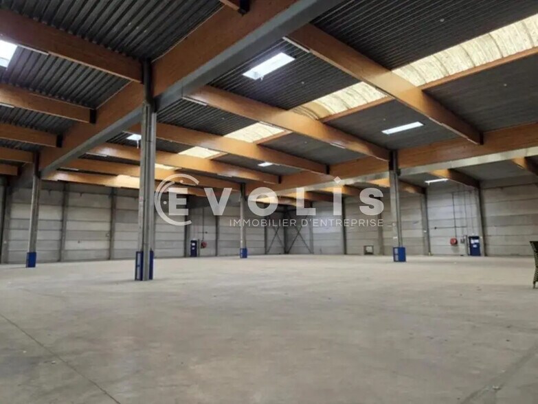 Local d’activités dans Saint-Thibault-des-Vignes à louer - Photo intérieure – Image 1 sur 6
