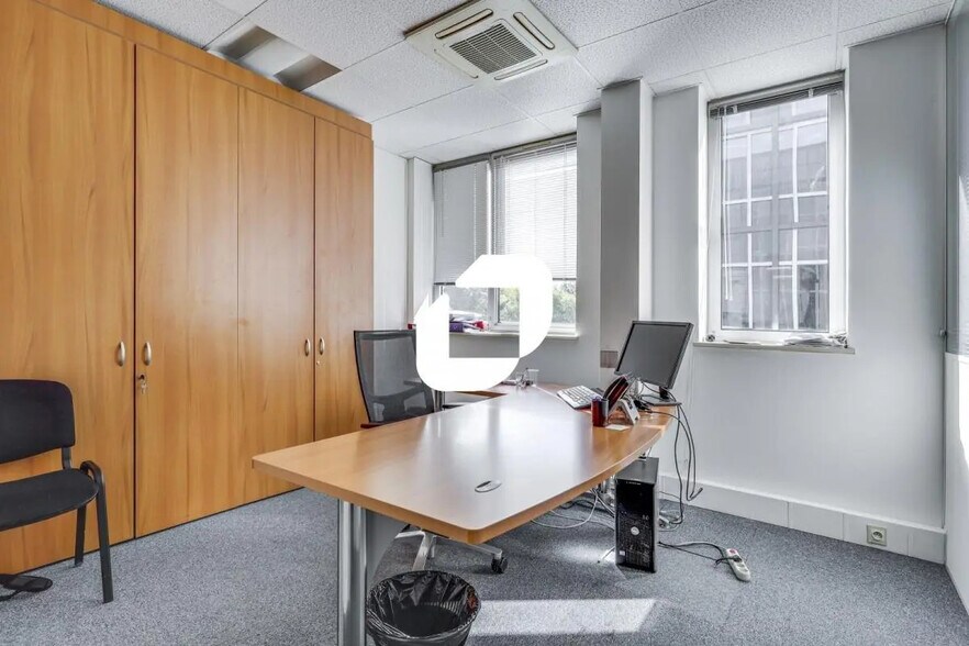 Bureau dans Neuilly-Plaisance à louer - Photo de l’immeuble – Image 1 sur 12