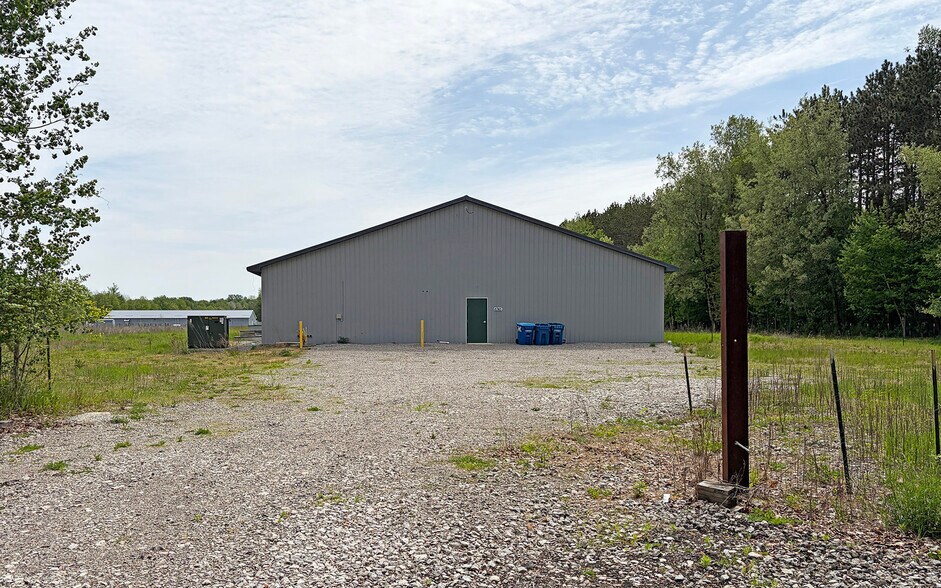 6745 Oak Rd, Vassar, MI à vendre - Photo de l’immeuble – Image 2 sur 12