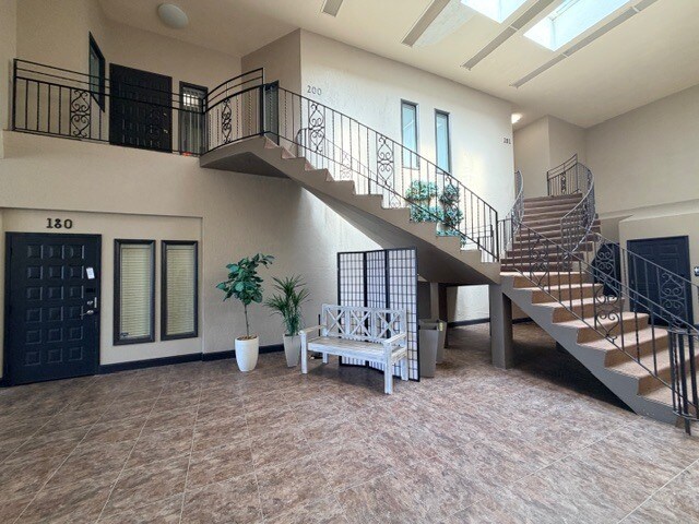 115-121 S Palmetto Ave, Daytona Beach, FL à louer Photo principale– Image 1 sur 9