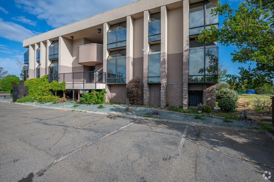 3353 Bradshaw Rd, Sacramento, CA à louer - Photo de l’immeuble – Image 1 sur 8