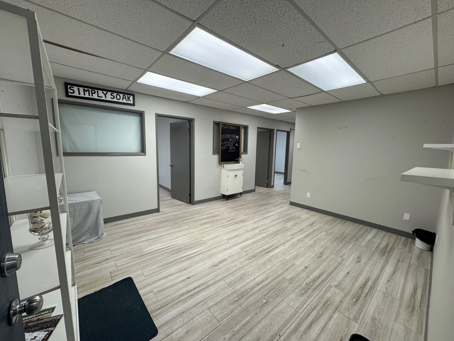 9856A 33 Av NW, Edmonton, AB à louer Photo intérieure– Image 1 sur 9