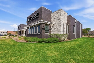 13000 Josey Ln, Farmers Branch, TX à louer Photo de l’immeuble– Image 2 sur 12