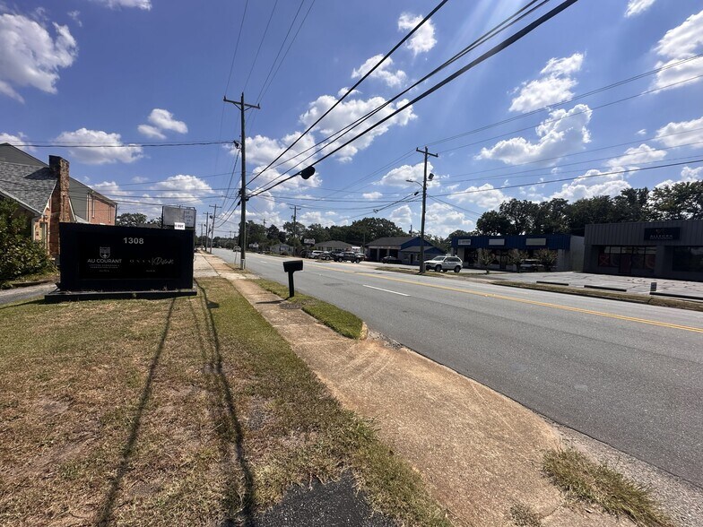 1308 W Poinsett St, Greer, SC à vendre - Photo de l’immeuble – Image 2 sur 10