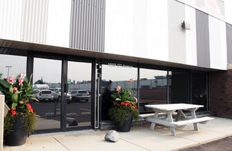 15111 123 Ave, Edmonton, AB à louer Photo de l’immeuble– Image 1 sur 2