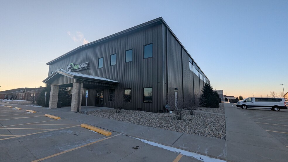 4113 E Oakland Ave, Bloomington, IL à vendre - Photo de l’immeuble – Image 3 sur 15