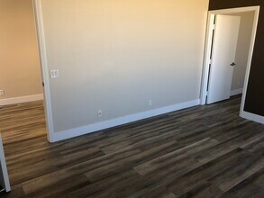 77772 Flora Rd, Palm Desert, CA à louer Photo intérieure– Image 2 sur 11