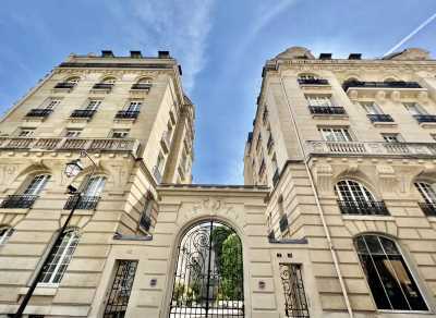 3 Rue Palatine, Paris à louer - Photo de l’immeuble – Image 1 sur 3