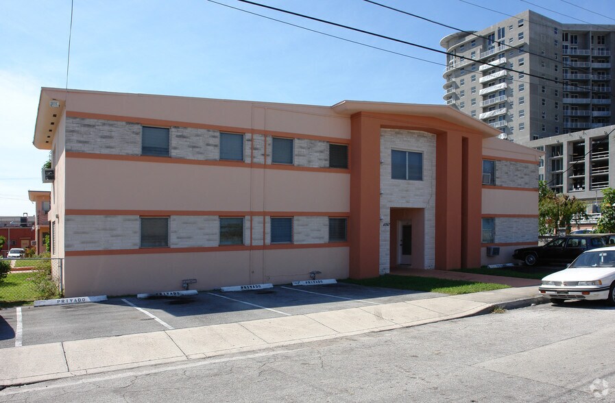 2170 NW Flagler Ter, Miami, FL à vendre - Photo principale – Image 1 sur 3