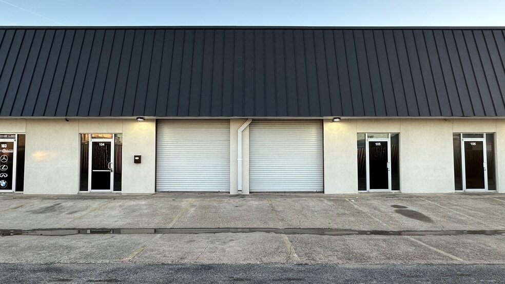 11345 Emerald St, Dallas, TX à louer - Photo de l’immeuble – Image 3 sur 3