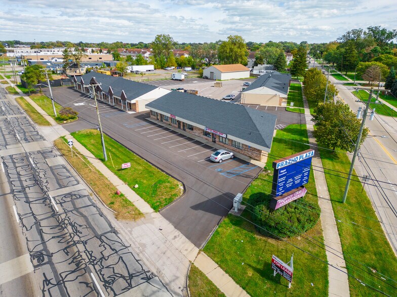 14555-14747 Frazho Rd, Warren, MI à louer - Photo de l’immeuble – Image 3 sur 14