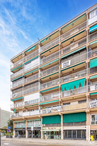 Local commercial dans L'Hospitalet de Llobregat, Barcelona à louer - Photo de l’immeuble – Image 3 sur 3