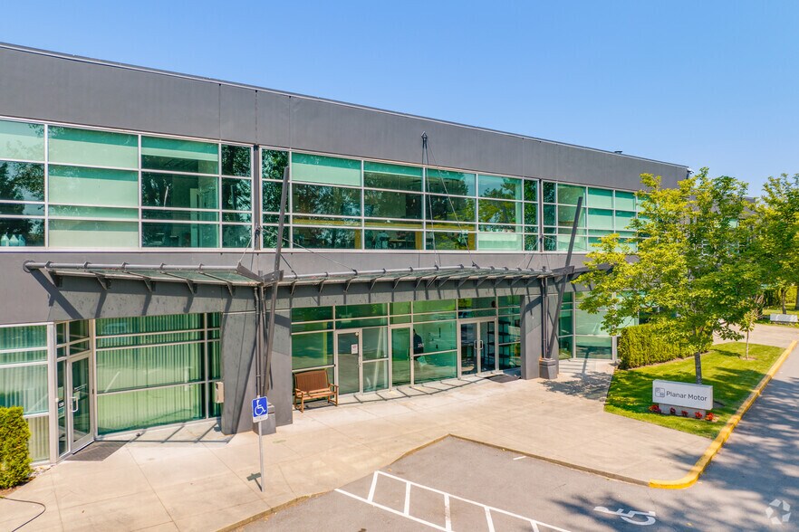 6651 Fraserwood Pl, Richmond, BC à louer - Photo de l’immeuble – Image 3 sur 5