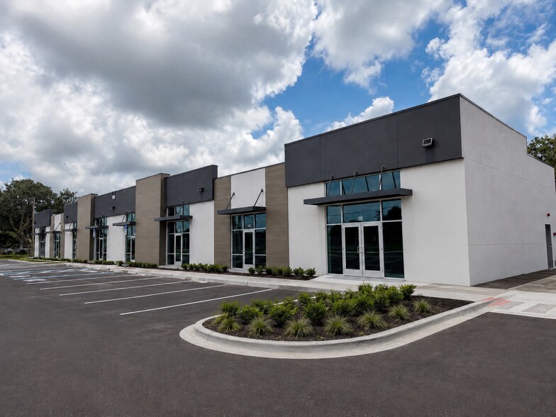 1589 N Goldenrod Rd, Orlando, FL à louer - Photo de l’immeuble – Image 3 sur 8
