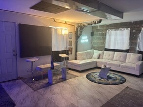 5637 W 63rd St, Chicago, IL à louer Photo intérieure– Image 2 sur 4