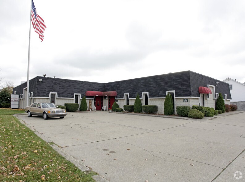 544 E 11 Mile Rd, Madison Heights, MI à louer - Photo de l’immeuble – Image 2 sur 14
