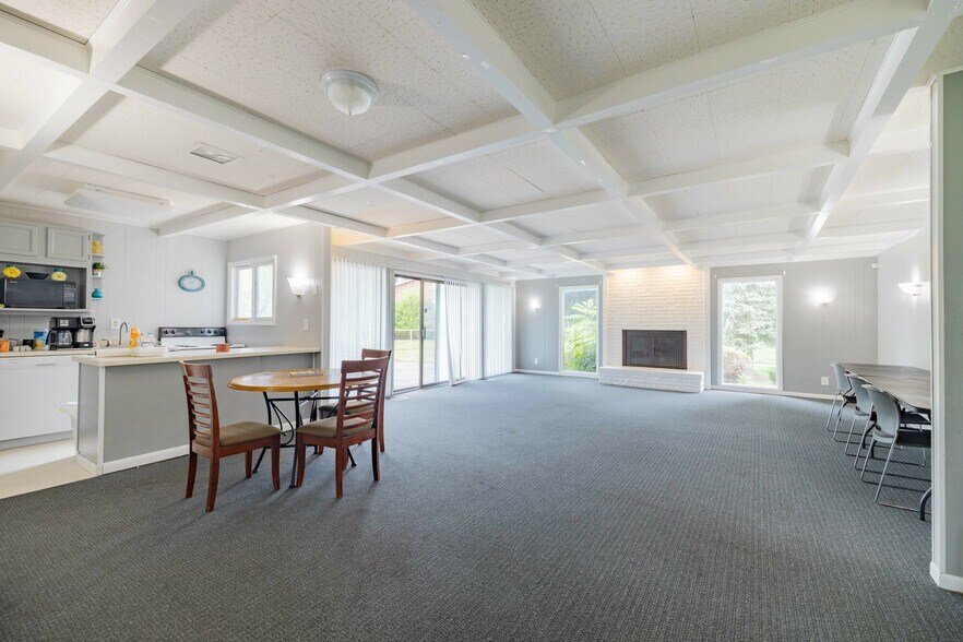 3651 Balfour Ct, Flint, MI à vendre - Photo de l’immeuble – Image 2 sur 49