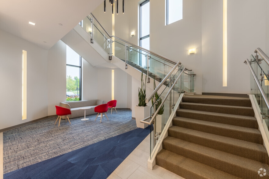700 Nickerson Rd, Marlborough, MA à louer - Hall d’entrée – Image 2 sur 23