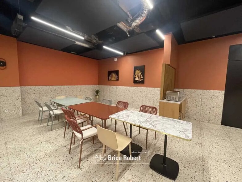 Bureau dans Villeurbanne à louer - Photo de l’immeuble – Image 2 sur 14