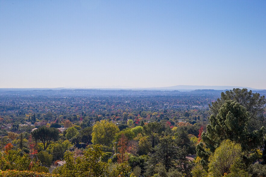 11 Nathaniel Terrace, Sierra Madre, CA à vendre - Photo de l’immeuble – Image 2 sur 6