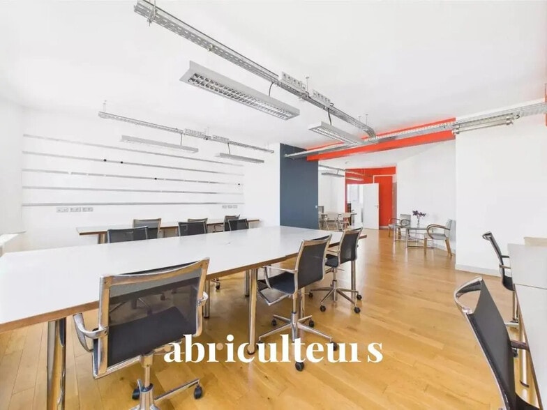 15 Rue De Chabrol, Paris à vendre - Photo de l’immeuble – Image 2 sur 13