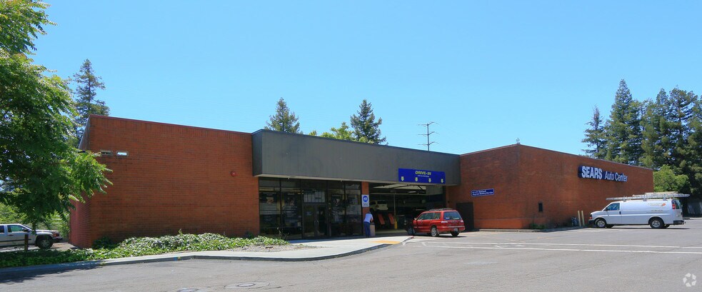 100 Santa Rosa Plz, Santa Rosa, CA à louer - Photo de l’immeuble – Image 2 sur 3
