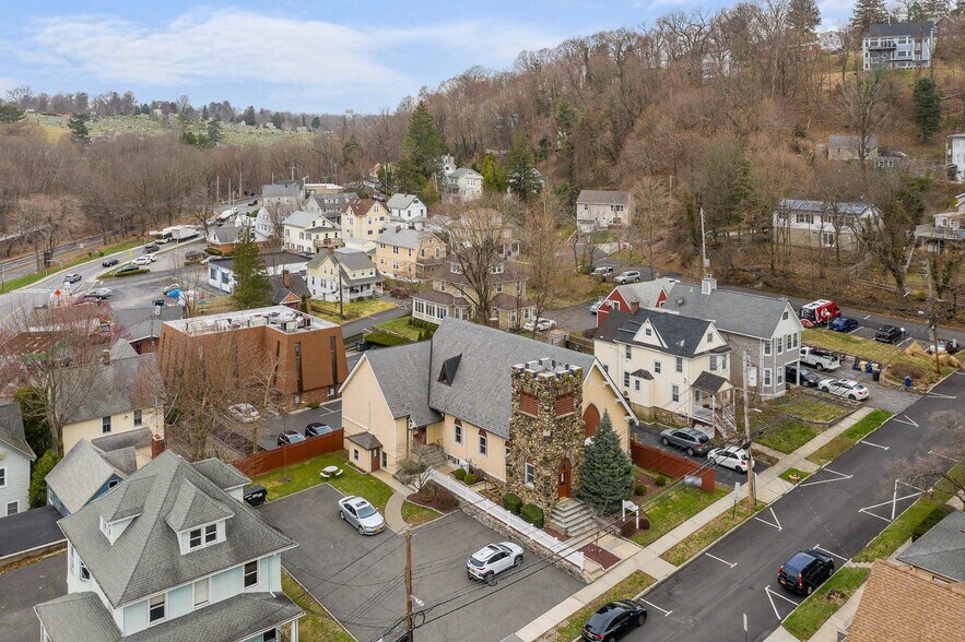 27 Cleveland St, Valhalla, NY à louer - Aérien – Image 3 sur 34