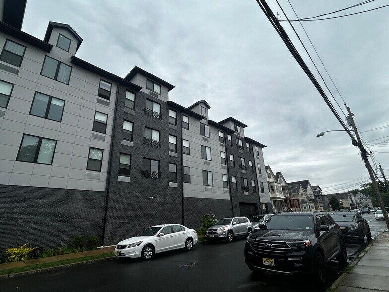 140 Avenue B, Bayonne, NJ à vendre - Photo de l’immeuble – Image 3 sur 22
