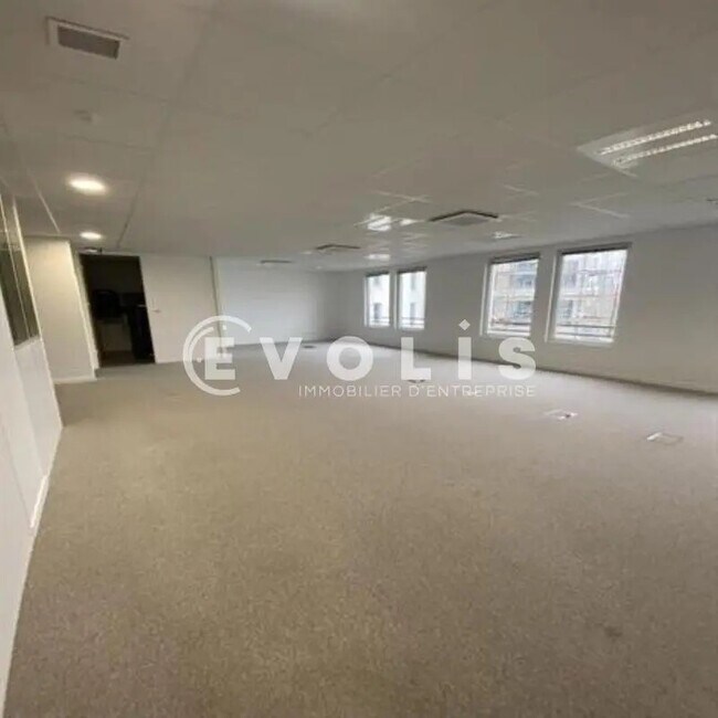 Plus de détails pour 5 Rue De La Galmy, Chessy - Bureau à louer