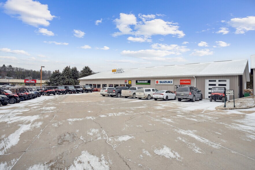 1001 Short St, Decorah, IA à vendre - Photo de l’immeuble – Image 1 sur 23