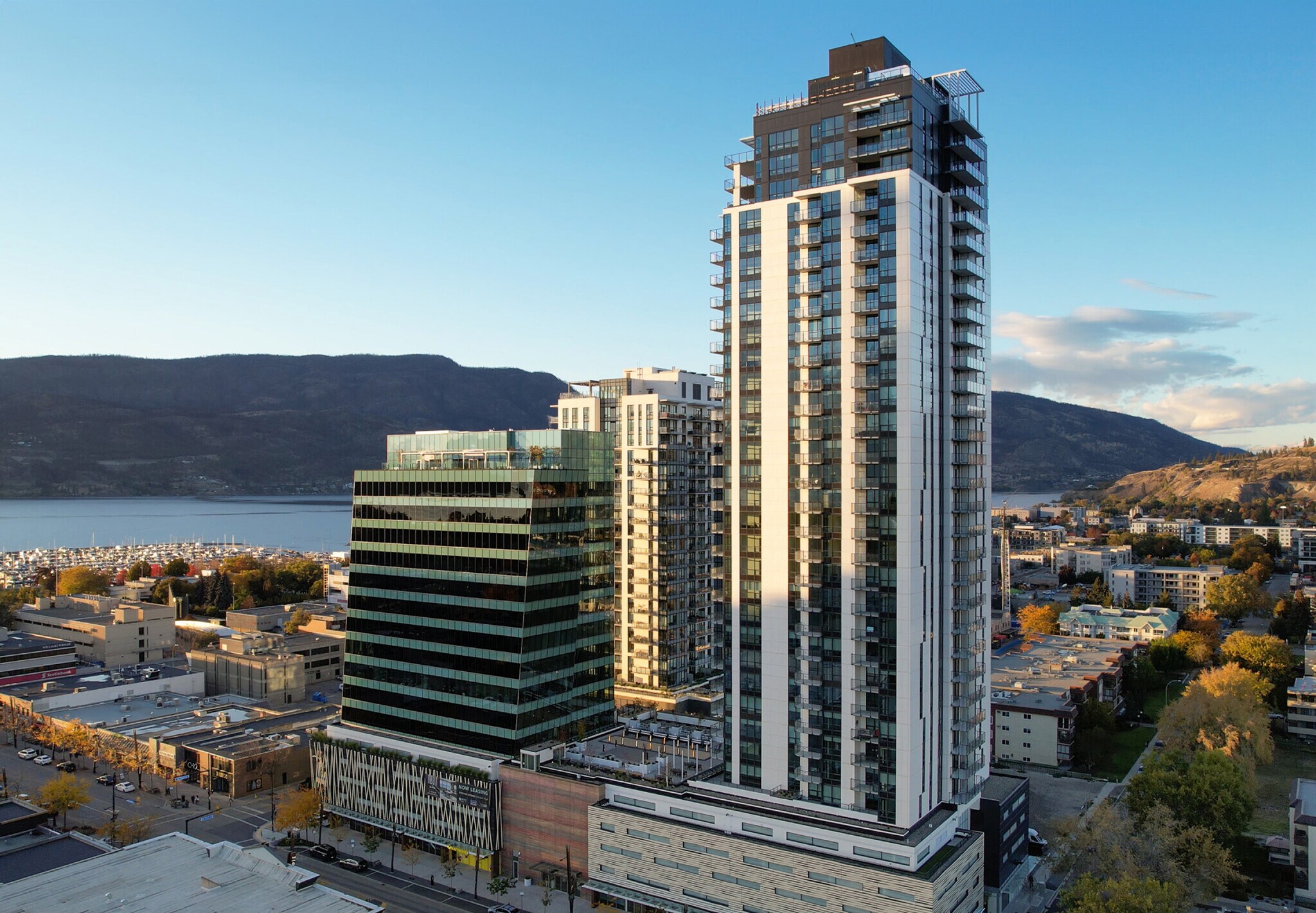 591 Bernard Av, Kelowna, BC à vendre Photo principale– Image 1 sur 6