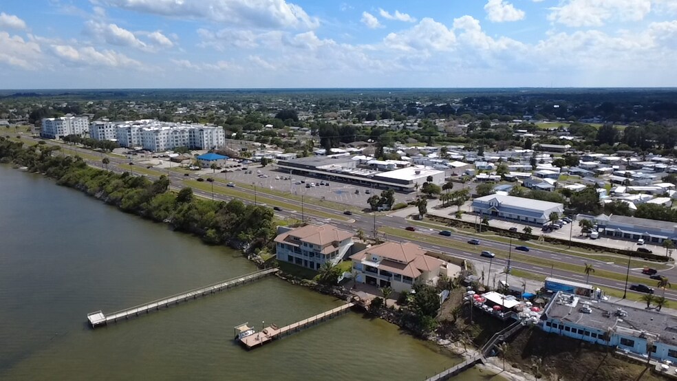 4500 NE Dixie Hwy, Palm Bay, FL à louer - Photo de l’immeuble – Image 3 sur 4