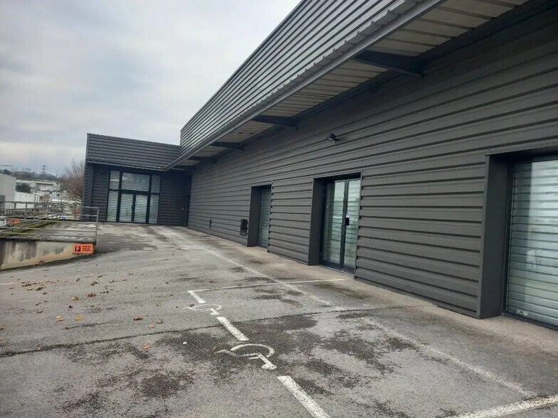 Local d'activités dans Besançon à vendre - Photo de l’immeuble – Image 2 sur 12
