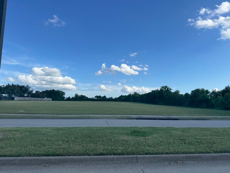 1129 E Parkerville Rd, DeSoto, TX à vendre - Photo principale – Image 3 sur 3