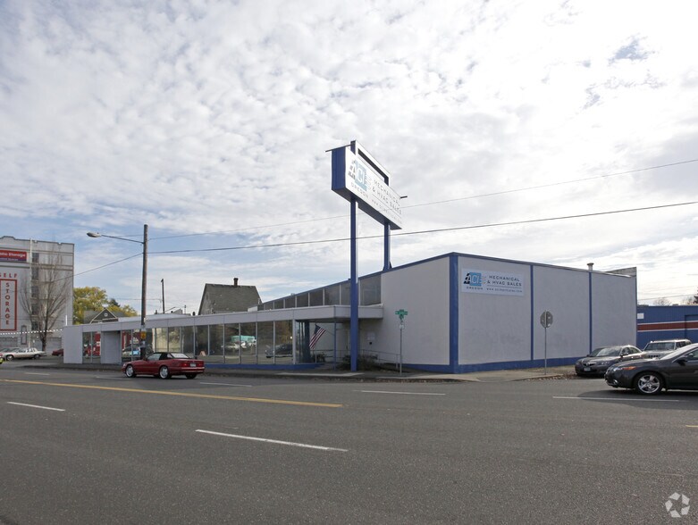 1500 NE Sandy Blvd, Portland, OR à louer - Photo principale – Image 1 sur 3