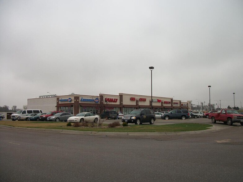 4103 Osborne Dr W, Hastings, NE à louer - Photo principale – Image 1 sur 4