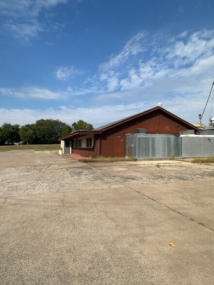 3121 E Frank Phillips Blvd, Bartlesville, OK à vendre - Photo de l’immeuble – Image 3 sur 6